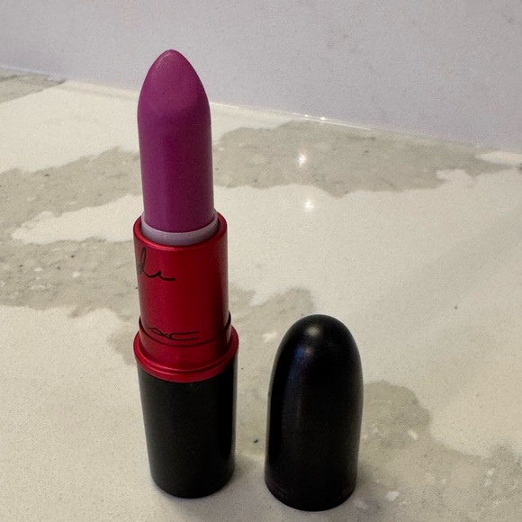 MAC Ariana Grande Viva Glam 2 Lipstick - Picture 2 of 6